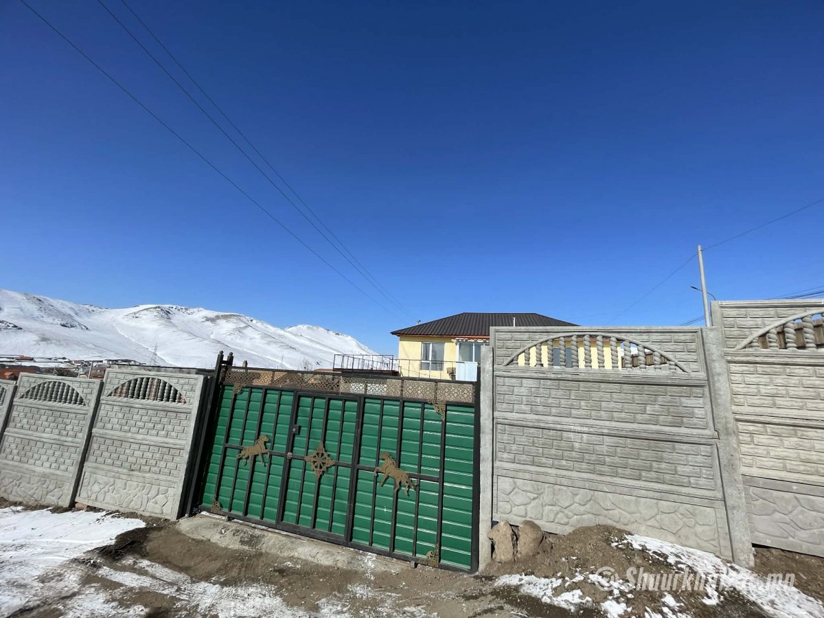 Хашаа байшин зарна