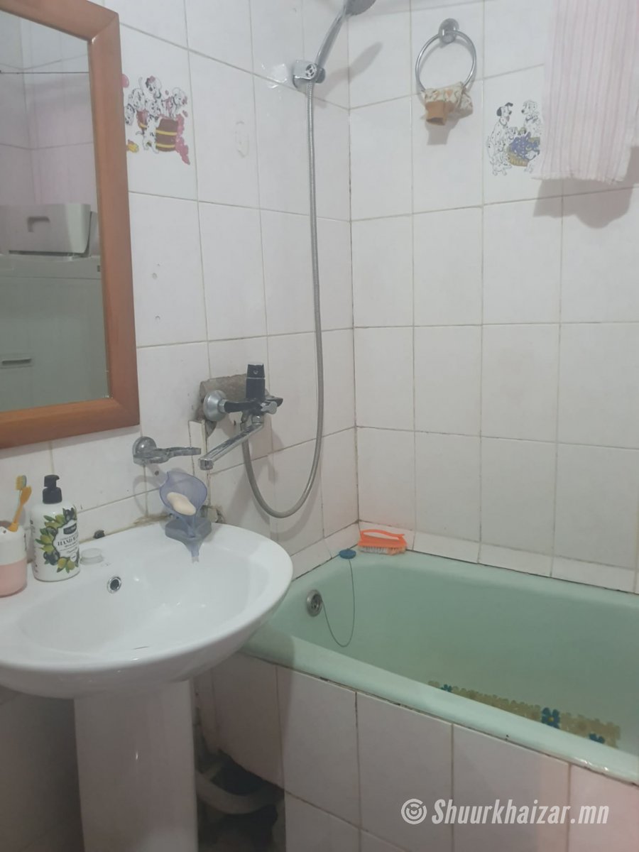 Улаан хуаранд ззарим тавилнатай 2 өрөө байр за...
