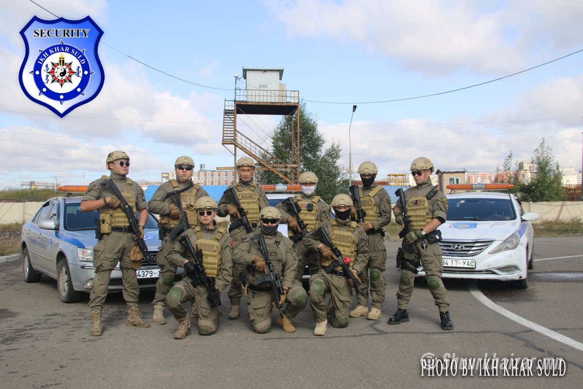 Шуурхай бүлгийн жолооч, хамгаалагч авна.