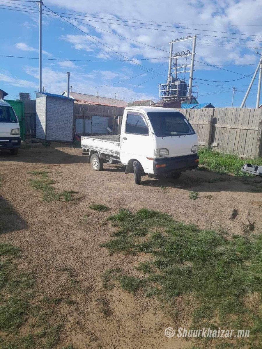 Амжиргаа цагаан машинаар хог ачна. АЧИГЧТАЙ