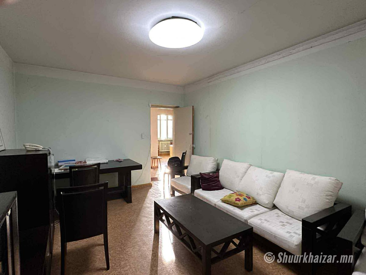 Баянгол зочид буудлын баруун талд “3 ӨРӨӨ ОРОН СУУЦ ХУДАЛДАНА”